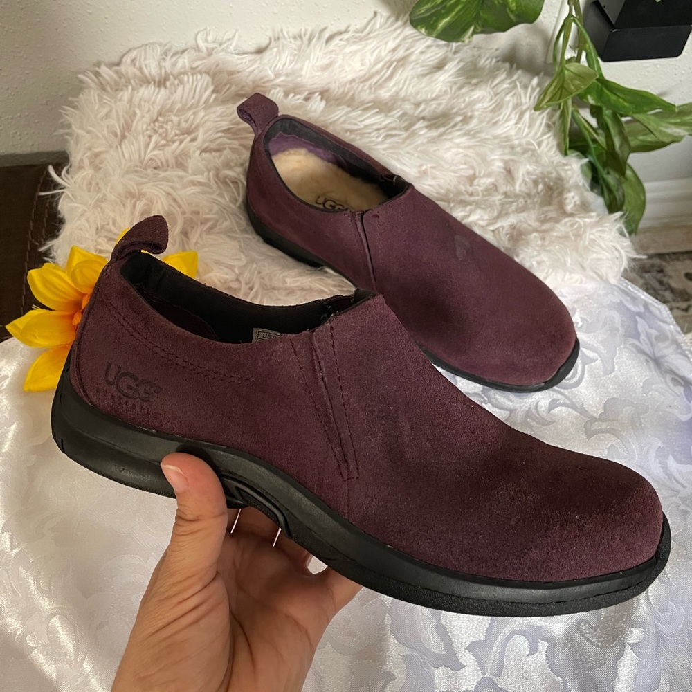 UGG Australia Slip-On Suede Shoes woman Size 7Usa-Wine-colored Padded Lining